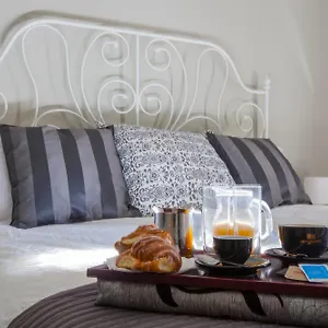 Un Attimo A Bed and breakfast Roma