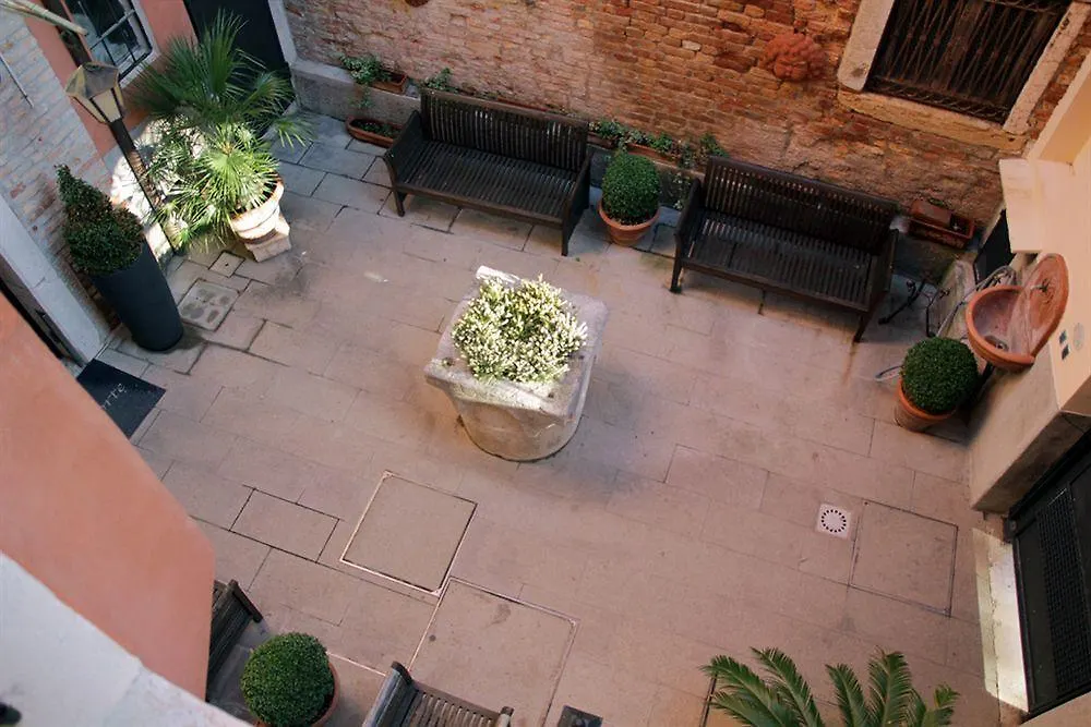 Ca' Della Corte Venice 2*,